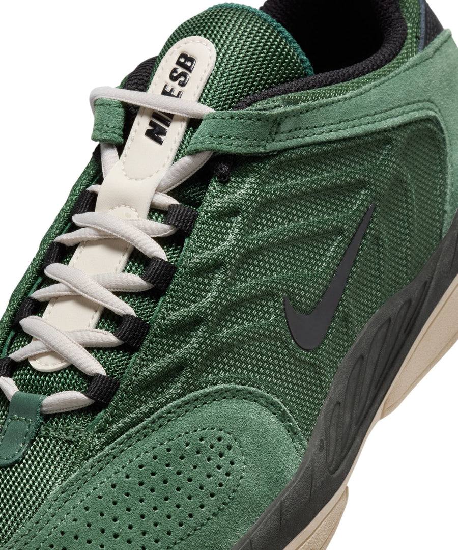 NIKE SB - VERTERBRAE